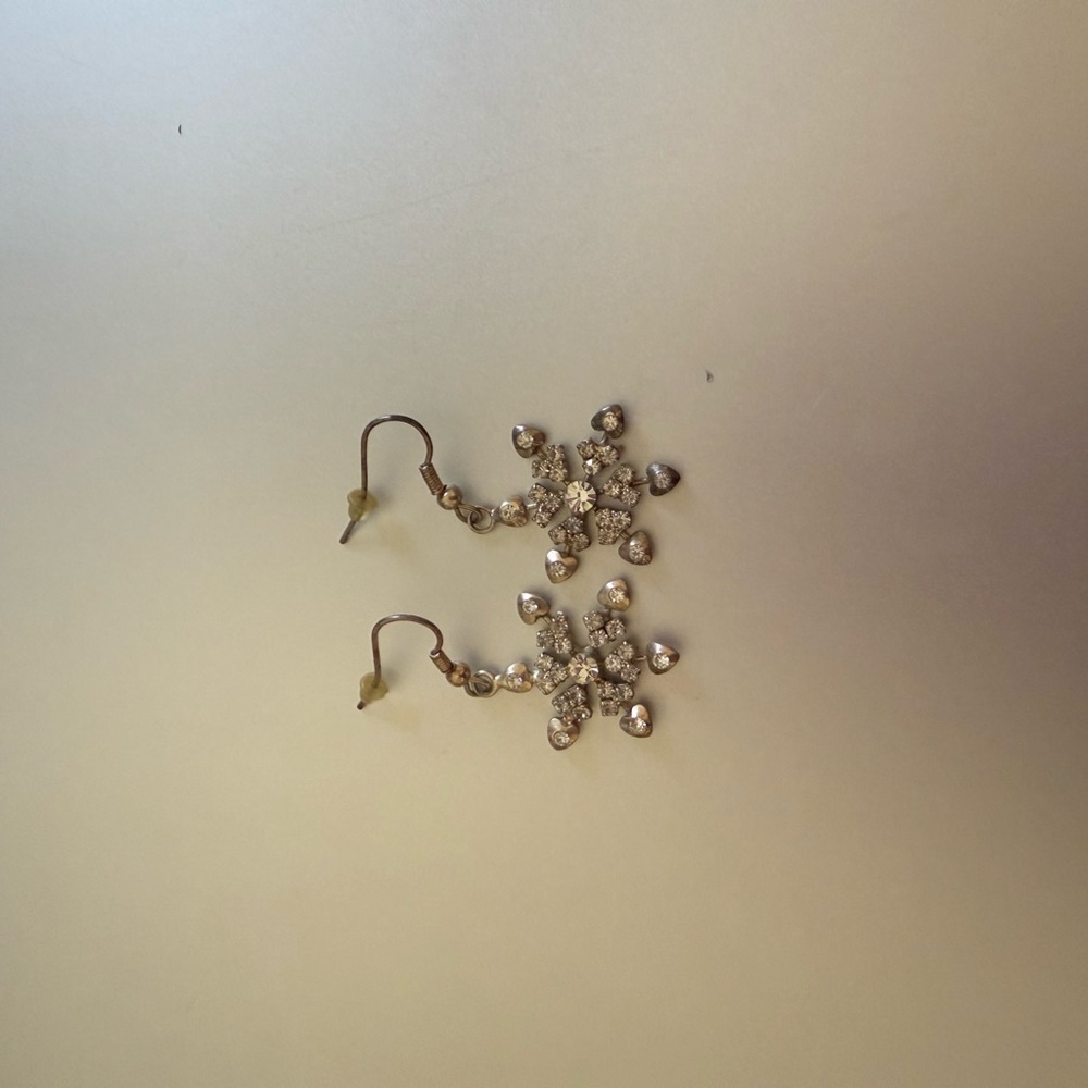 Silver snowflake Earrings with Intricate Design
